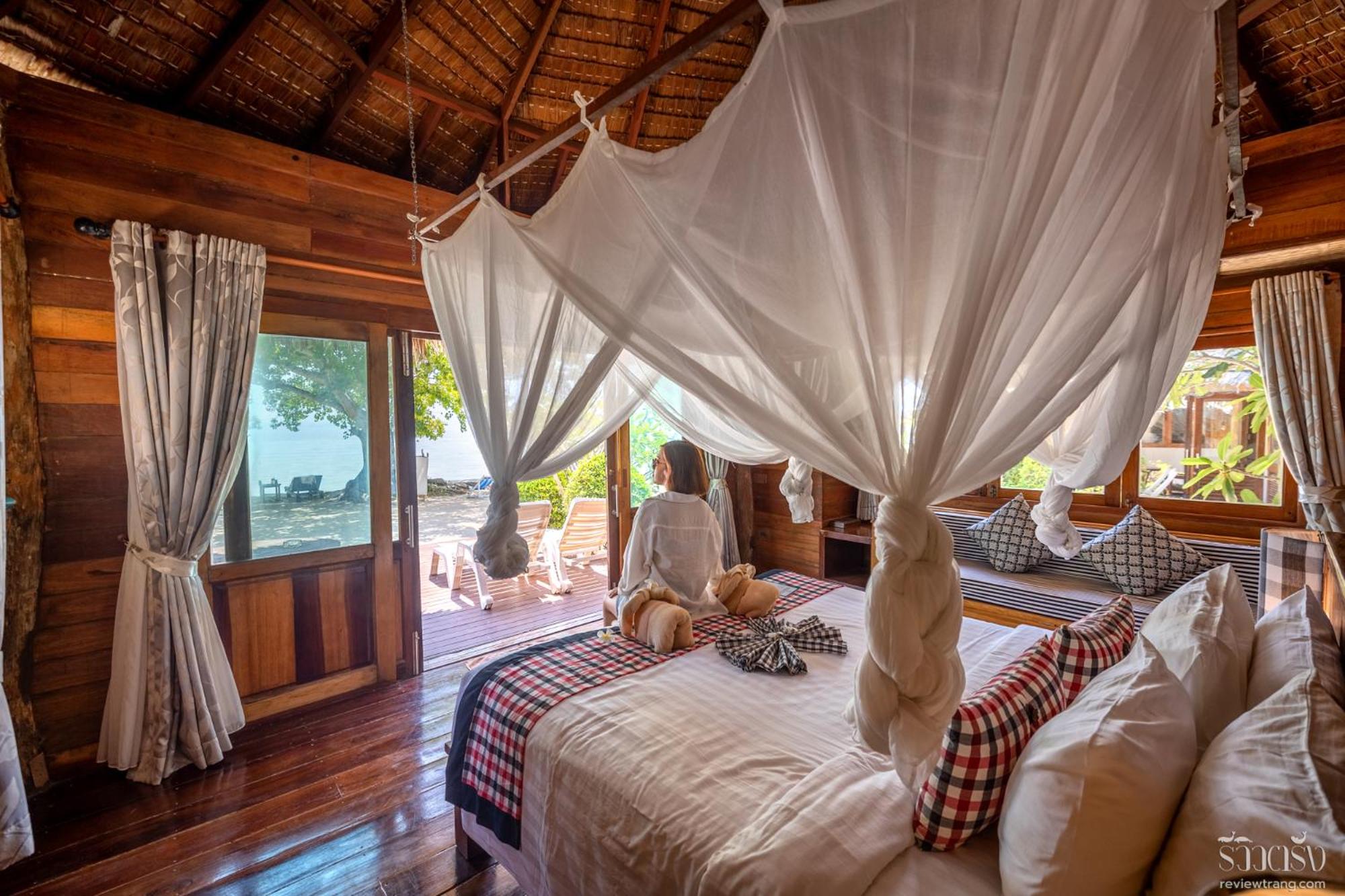 Cottage, Beach Front
