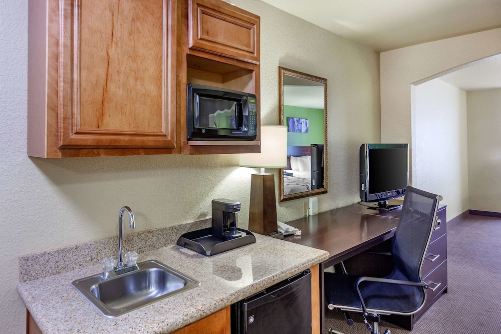 Sleep Inn & Suites Hewitt - South Waco 21/29