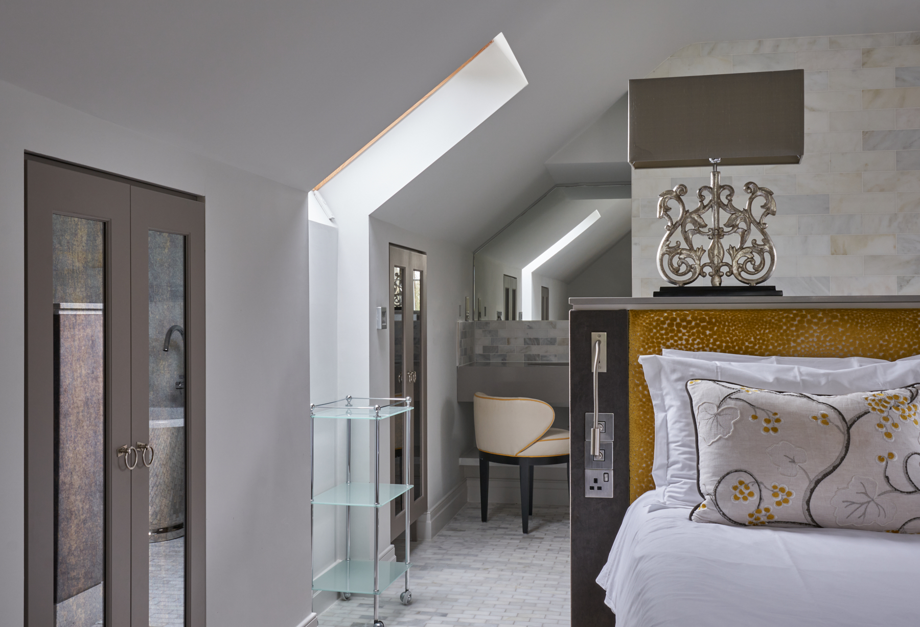Manor, Suite