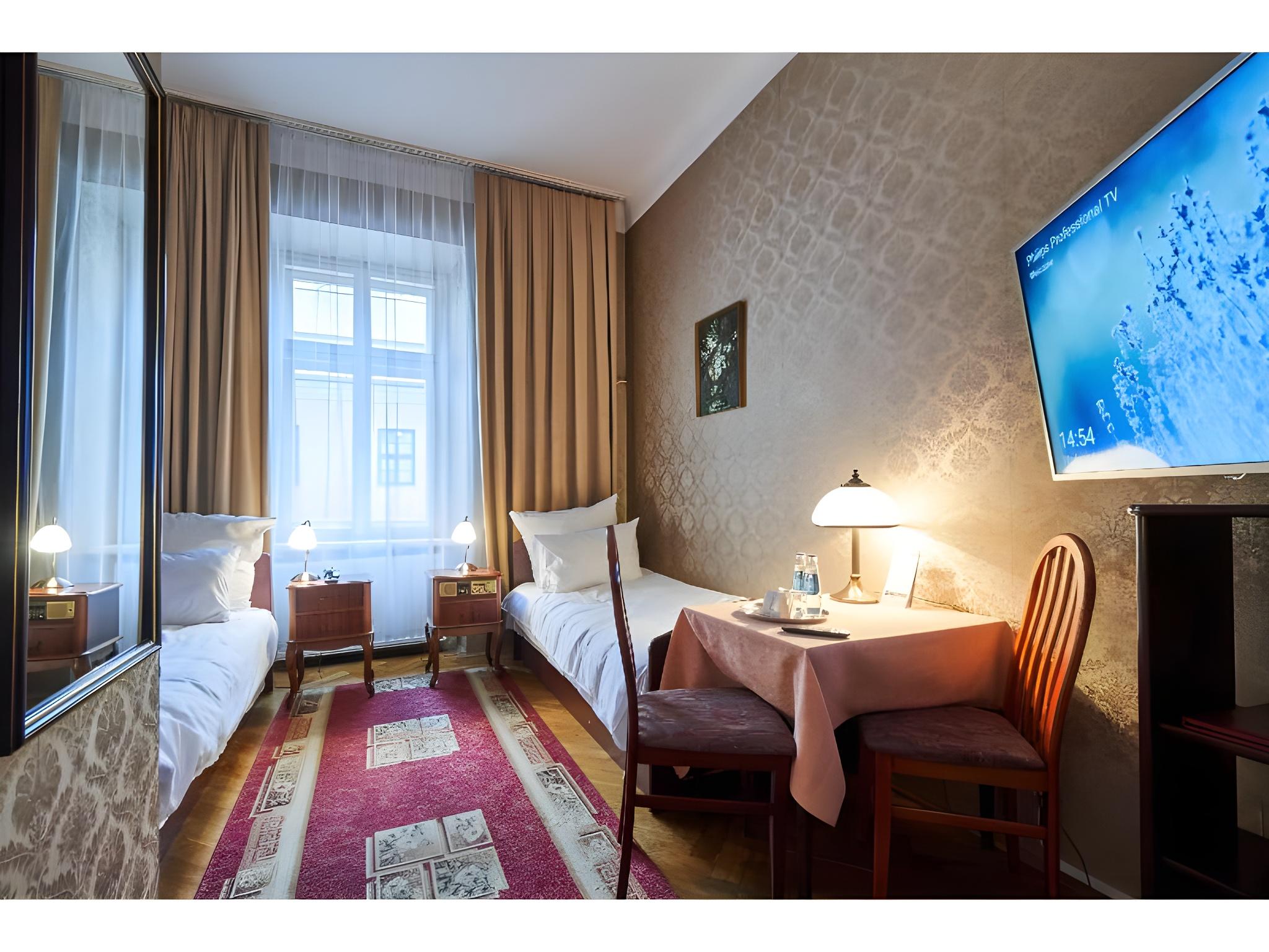Room, Twin Beds, Private Bathroom
