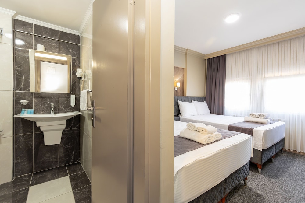 Loyal City Hotel 63/63
