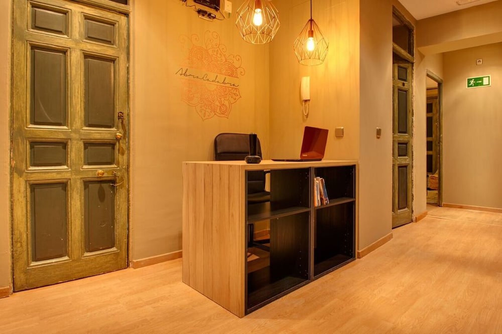 ABRACADABRA SUITES 40/54