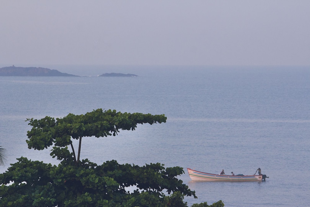 The Paradise Isle Beach Resort 14/23
