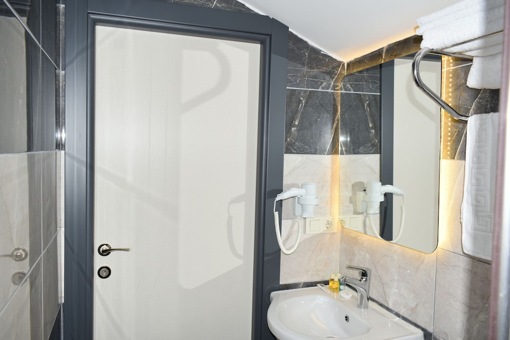 Avcilar Garden Hotel 47/48