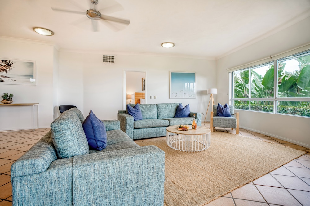 THE LOOKOUT RESORT 54/74