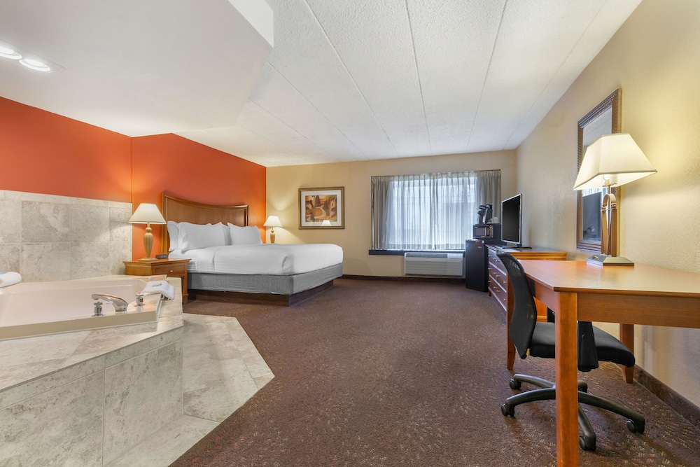 Holiday Inn Express Chicago Downers Grove 48/74