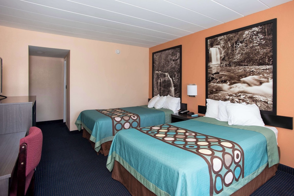 Super 8 By Wyndham Black Mountain 15/50