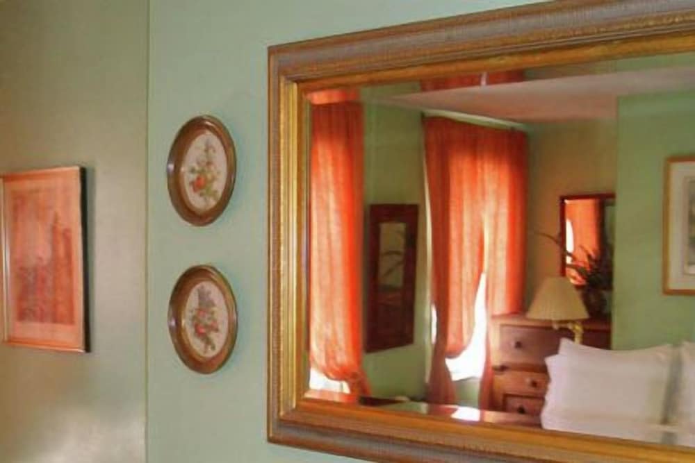 Incentra Village Guest House 16/50
