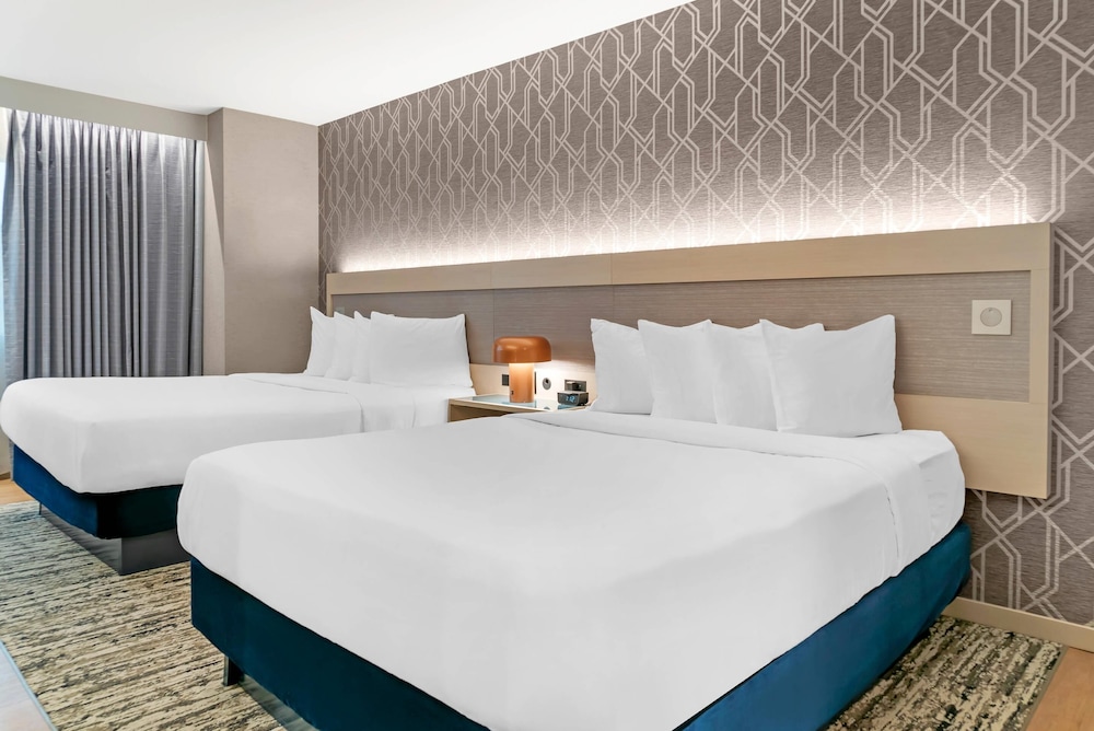 Radisson Plaza Hotel at Kalamazoo Center 20/66