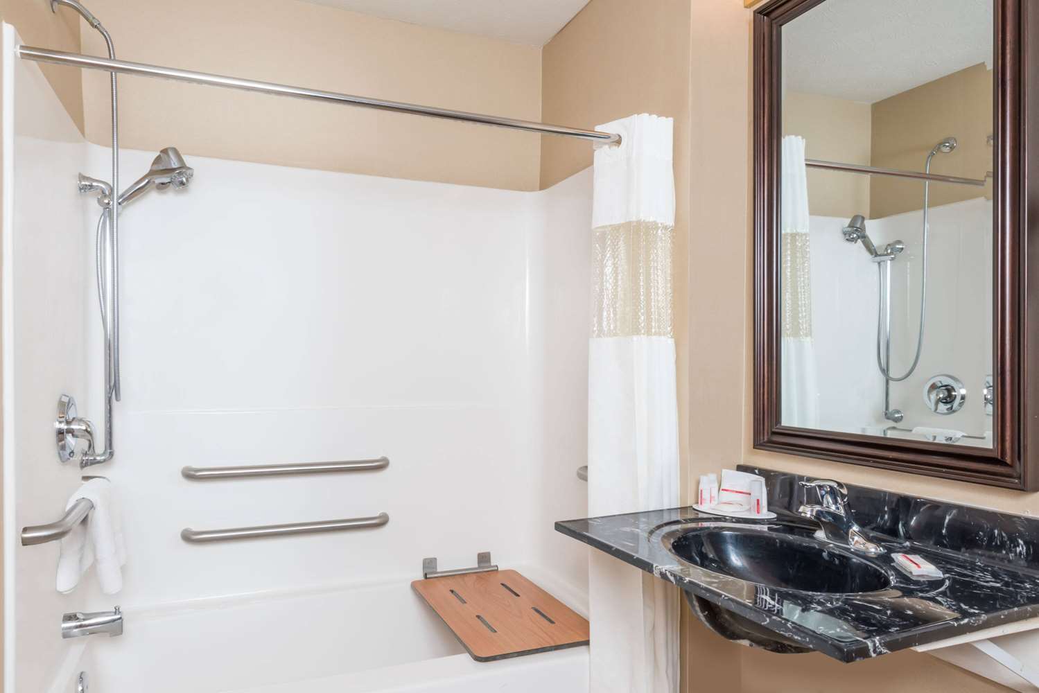 Ramada by Wyndham Strasburg 22/24
