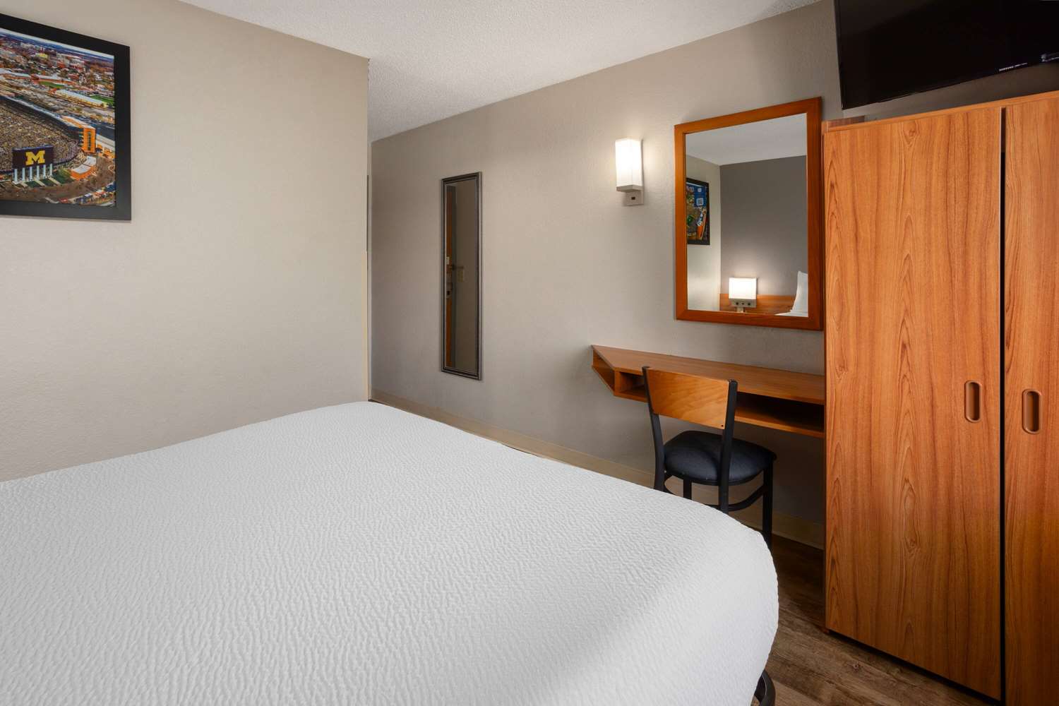 Microtel Inn And Suites Ann Arbor Plymouth Rd 19/39