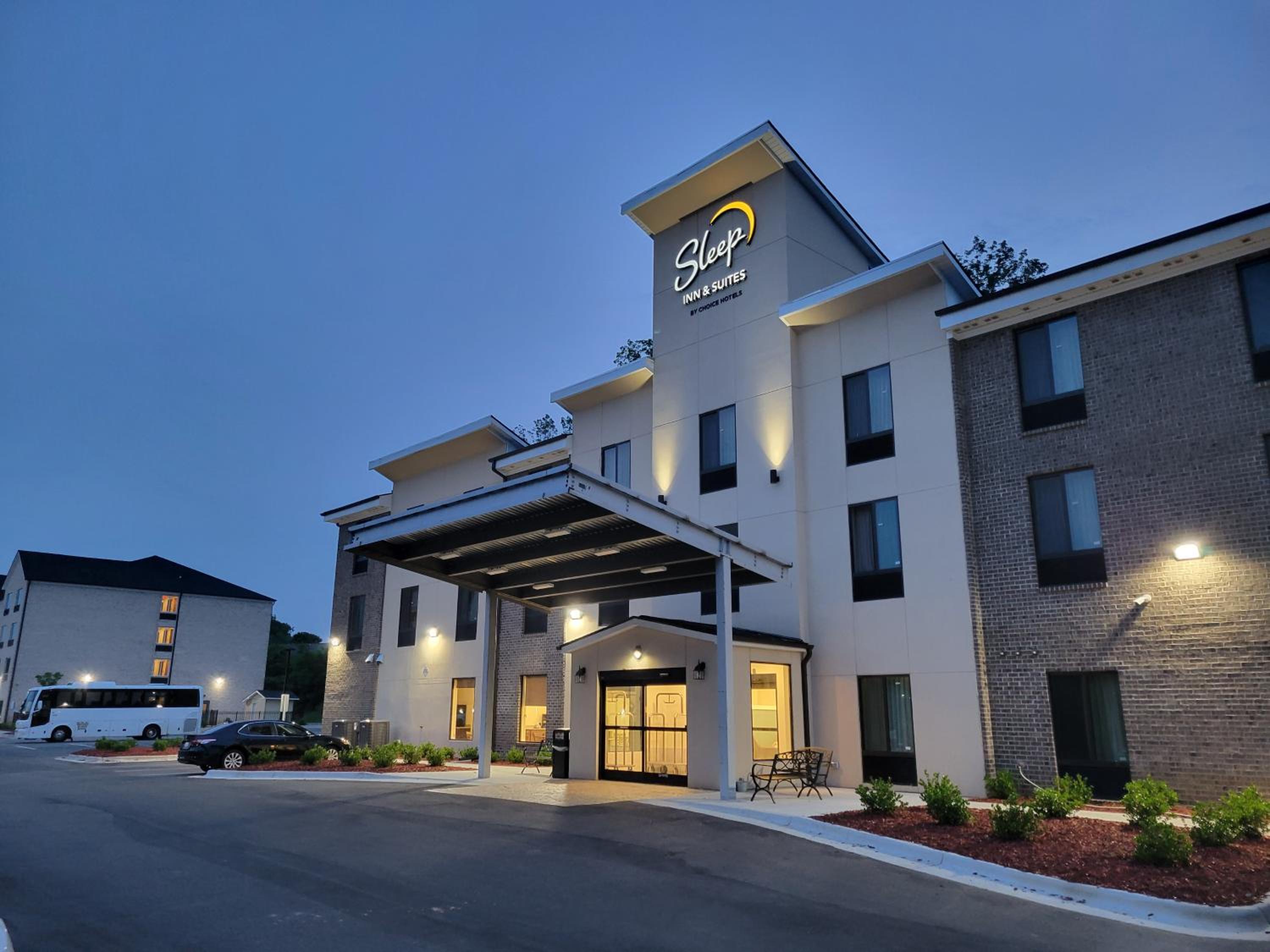 Sleep Inn and Suites Coliseum Area 17/22