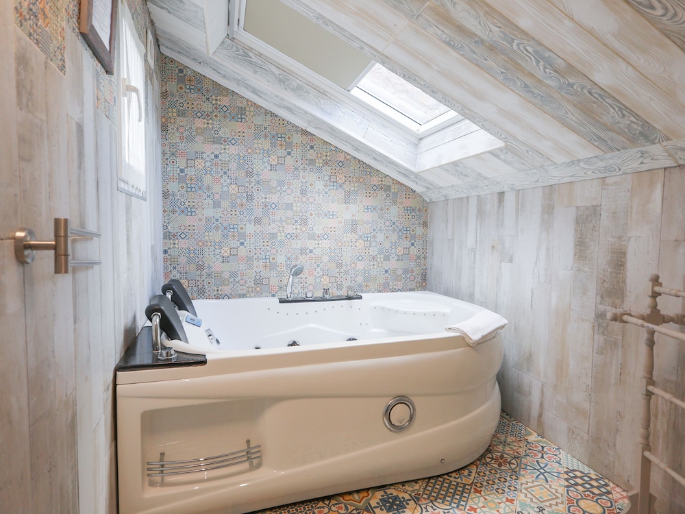 Suites con Jacuzzi Santillana 36/45