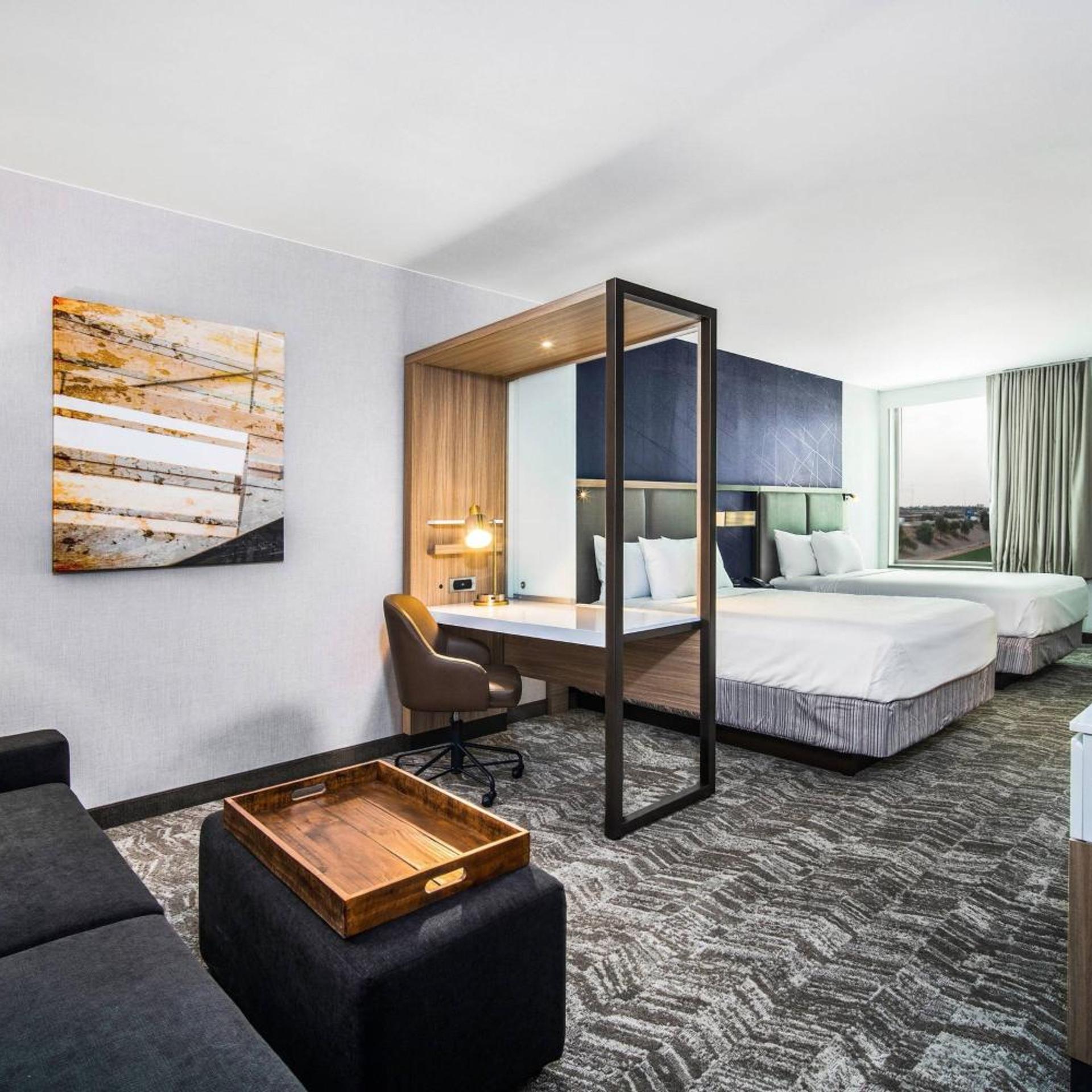 جناح بسريرين كوين مع سرير سحّاب إضافي مع أريكة لذوي الإعاقة، SpringHill Suites by Marriott Phoenix Goodyear 2/3