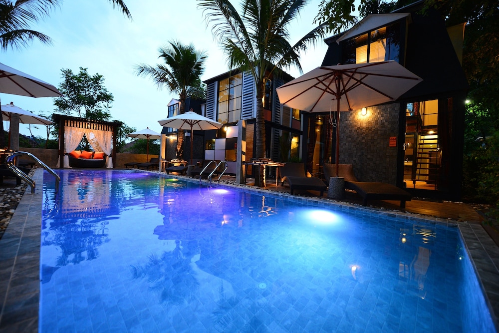 Bukit Pool Villas 3/44