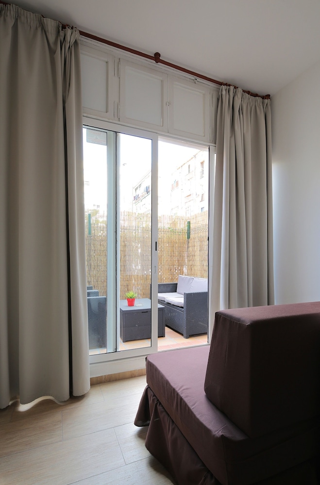 Balkonis Hostal 32/68