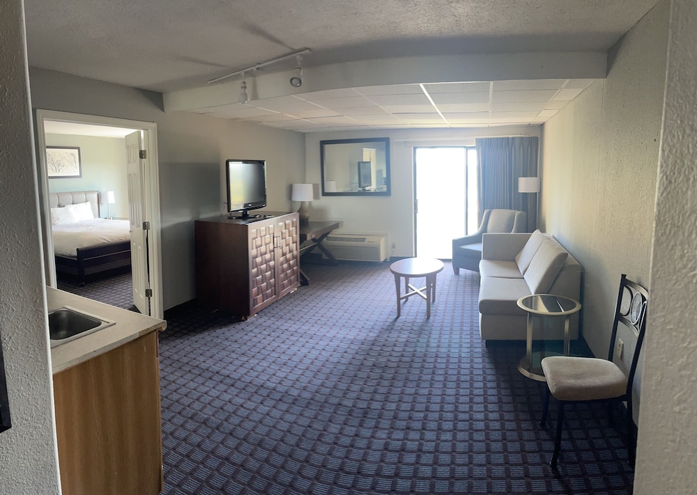 Inn at Grand Glaize 37/69