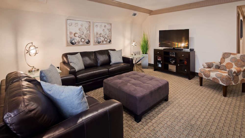 Best Western Plus Concordville Hotel 34/54