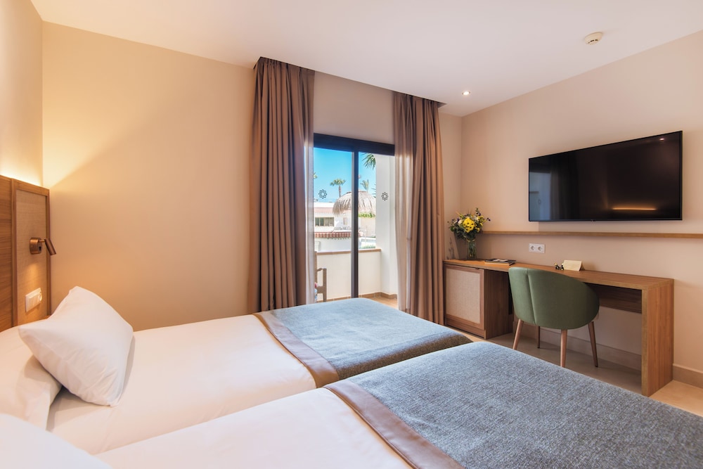 ROOM, DOUBLE BED, GARDEN AND POOL VIEW, TERRACE, GROUND FLOOR