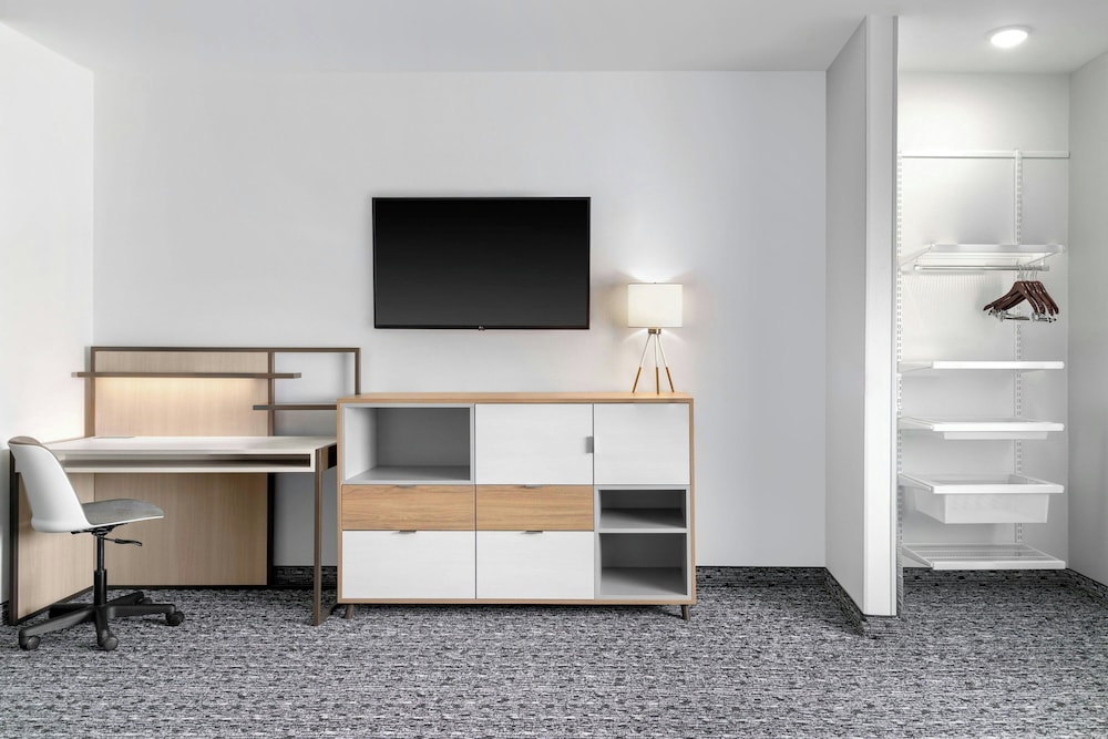 Towneplace Suites By Marriott Detroit Taylor 26/30