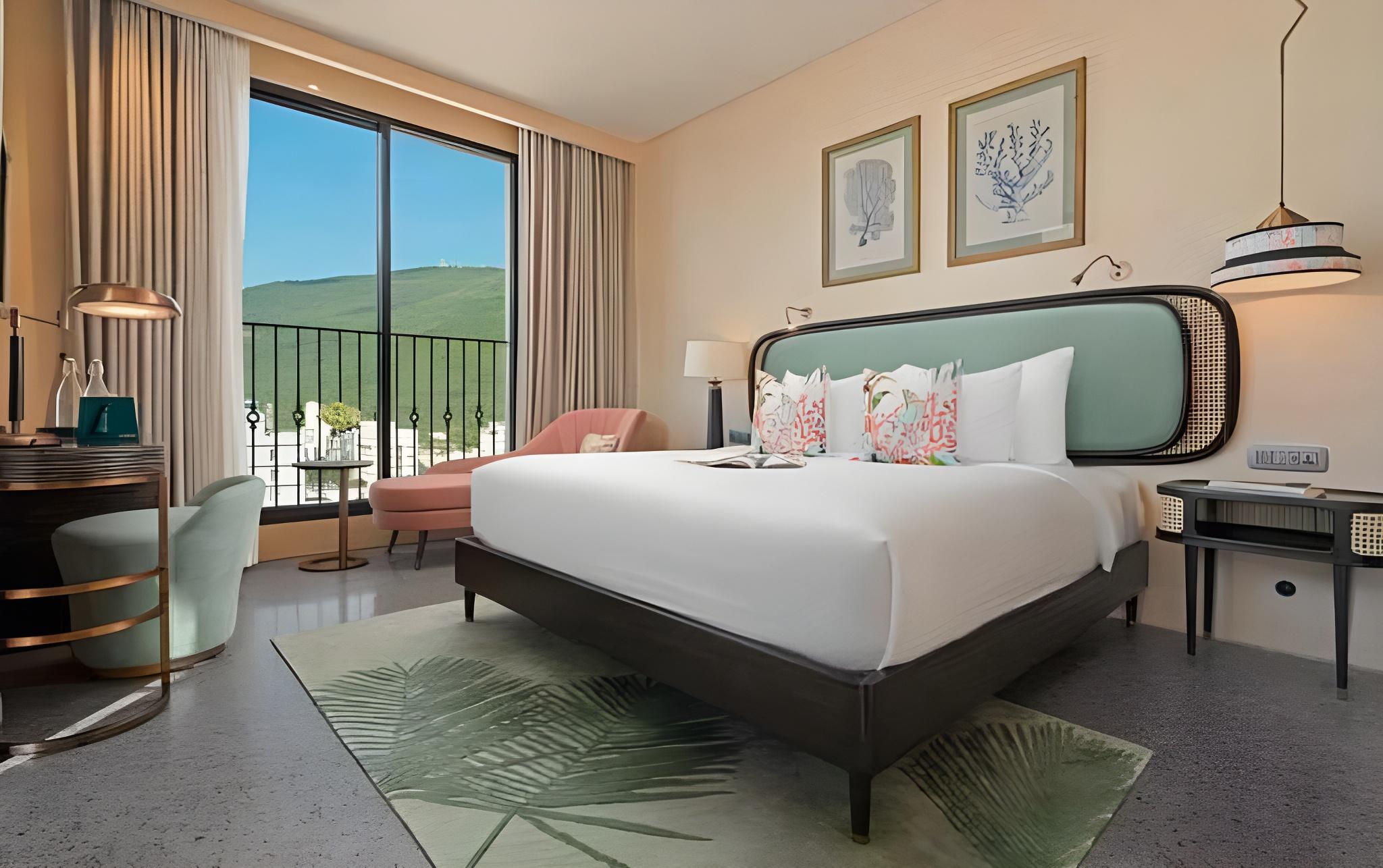Deluxe, King Bed