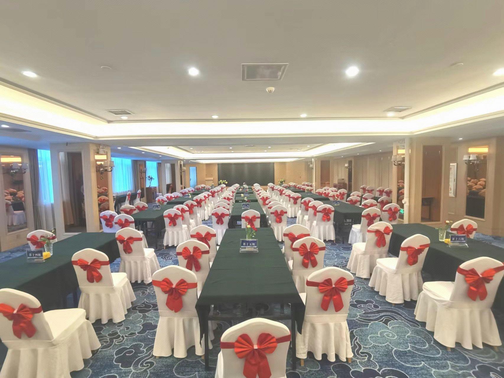 Vienna International Hotel (Urumqi International Airport) 24/27