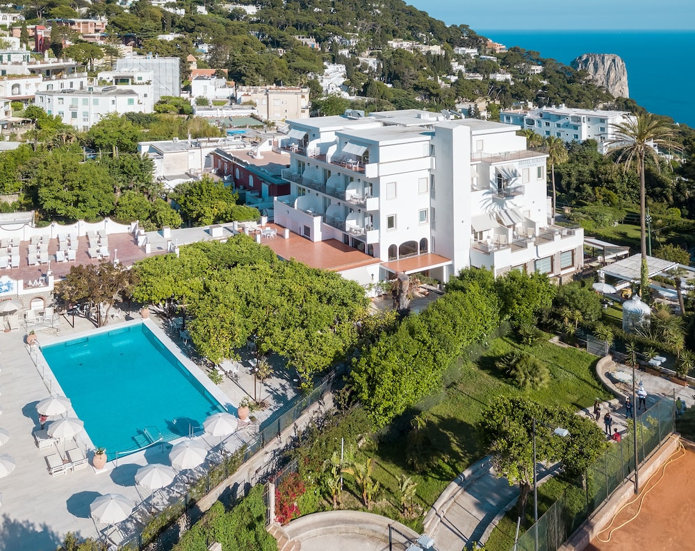 Hotel Syrene Capri 6/69