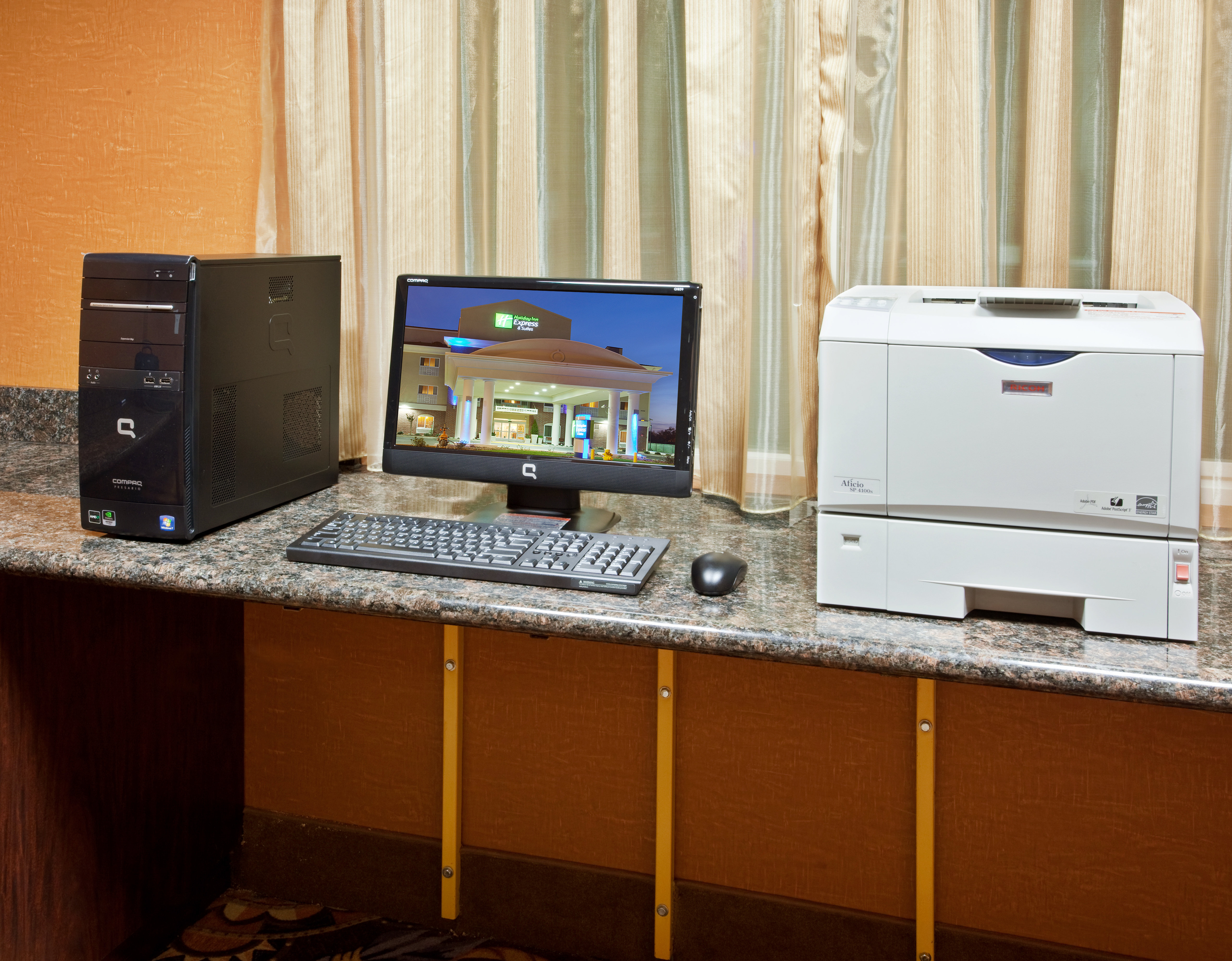 Holiday Inn Express Hotel Suites Sacramento Ne C 67/75