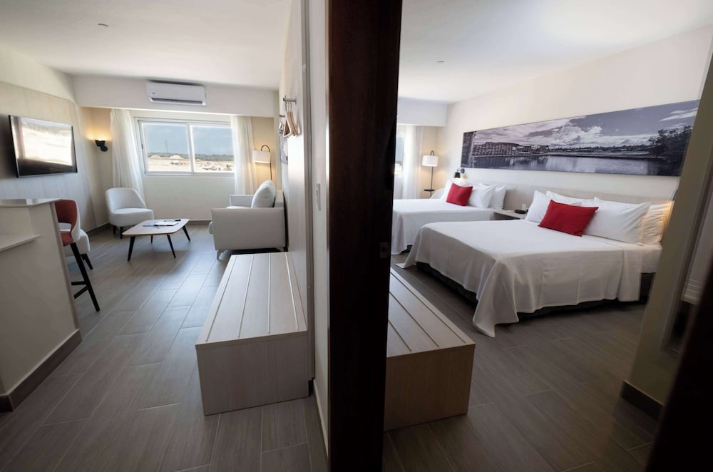 Super 8 by Wyndham Manzanillo 15/50