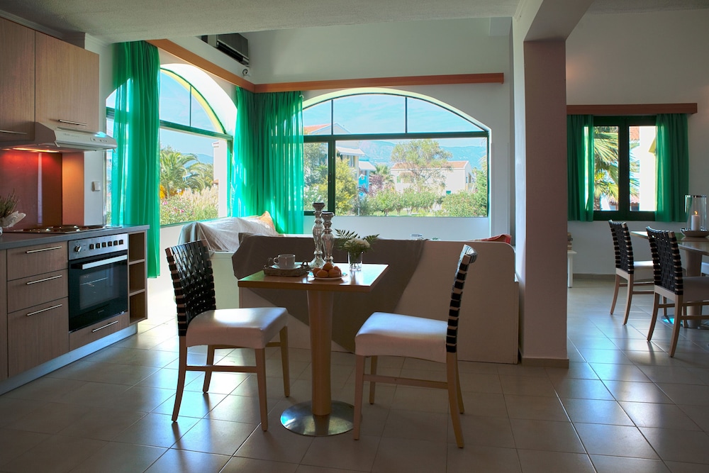 Govino Bay 37/50
