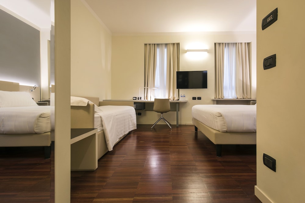 43 Station Hotel 28/61