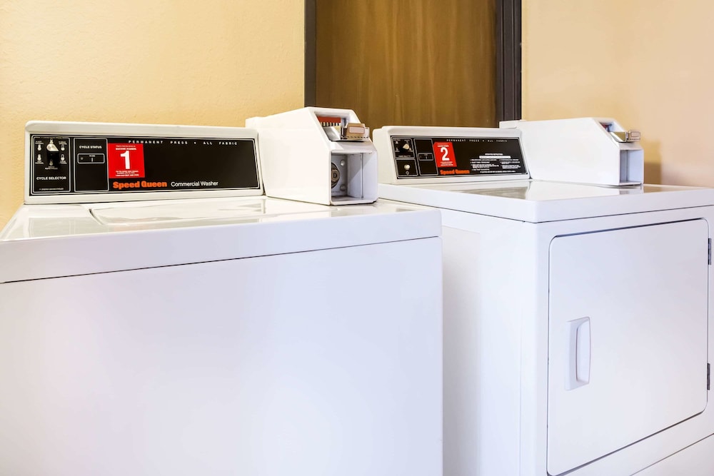 Super 8 by Wyndham Chester/Richmond Area 2/21
