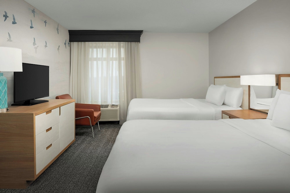1 Bedroom, Suite, 2 Queen Beds, Ocean Front, Sofa