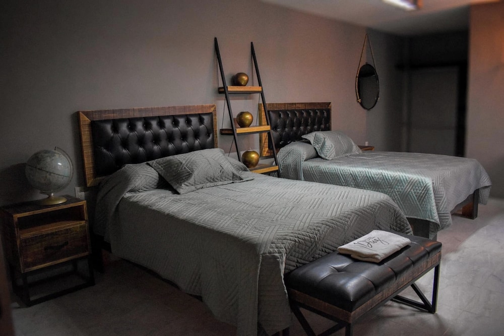 Capital O Hotel Diez 25/48