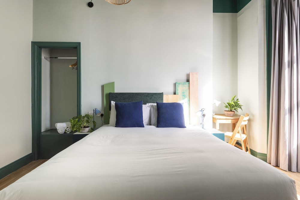 STANDARD, DOUBLE BED