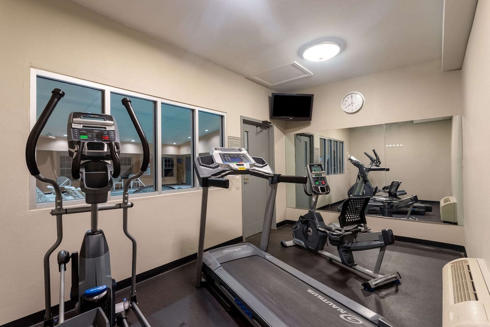 Ramada By Wyndham Sellersburg/Louisville North 33/69