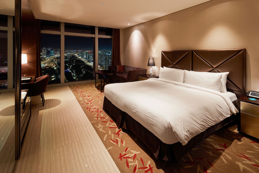 DELUXE, STUDIO, DOUBLE BED