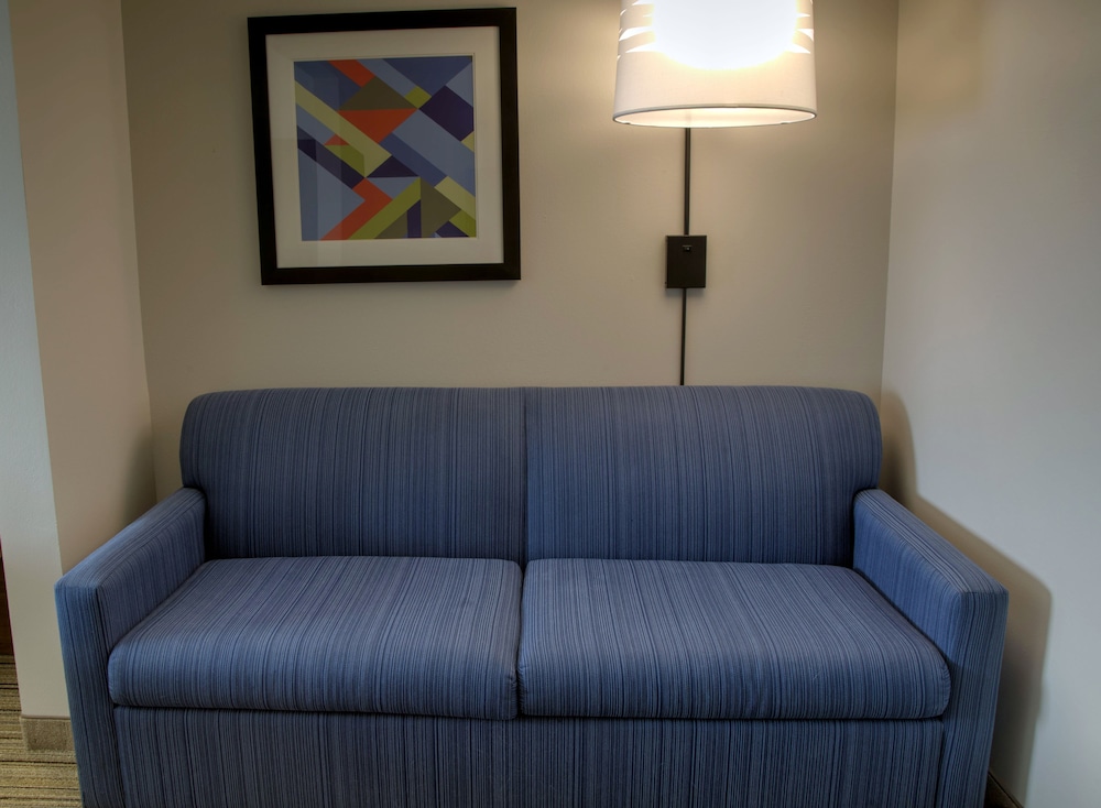 HOLIDAY INN EXPRESS ROCHELLE 47/71
