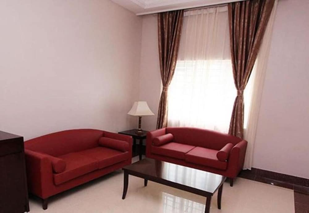 GrandBee Suites 25/39