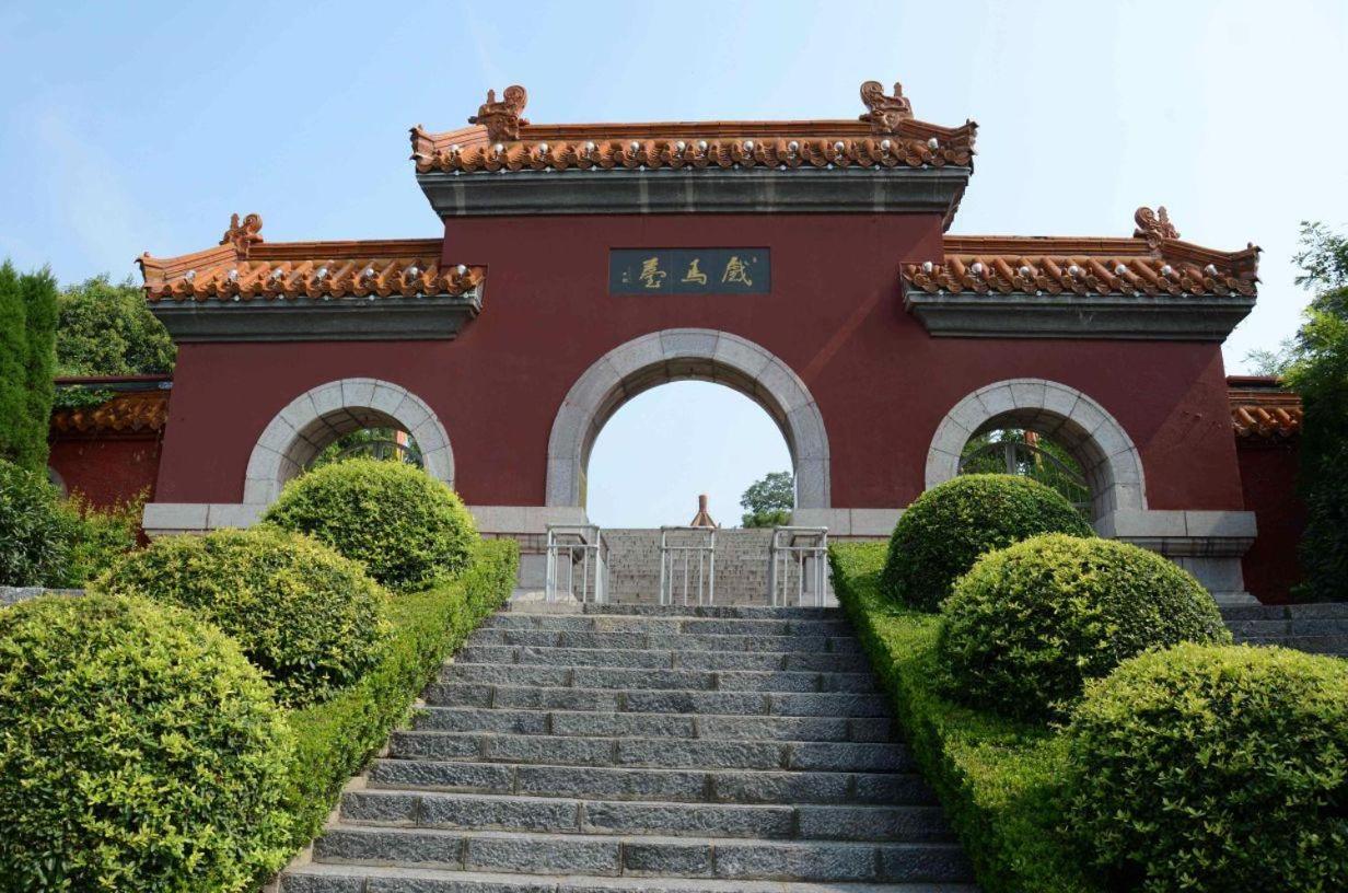 Lavande Hotel (Xuzhou East High-speed Railway Station Jinshanqiao Development Zone) 49/55