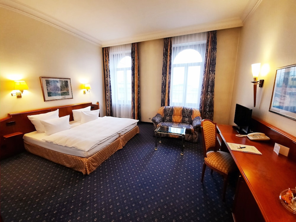 Bayerischer Hof Dresden 27/76