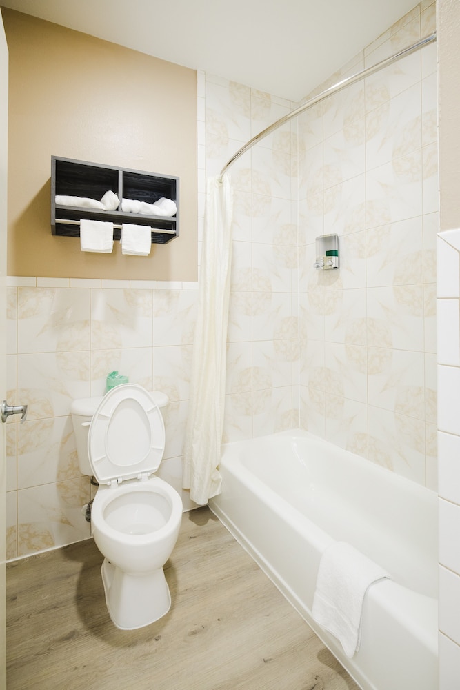Sapphire Inn Suites 55/58