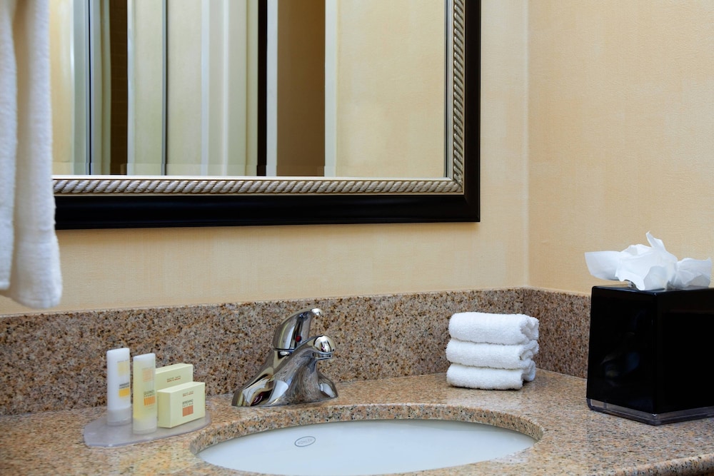 Courtyard by Marriott Kansas City Overland Park/Metcalf, South of College Boulevard 47/56