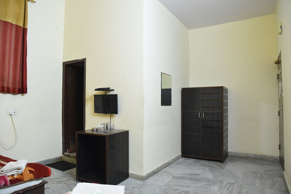 Hotel C 9 9/50