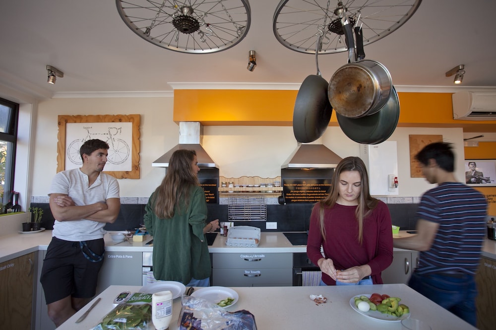 Absoloot Queenstown Backpackers 43/50