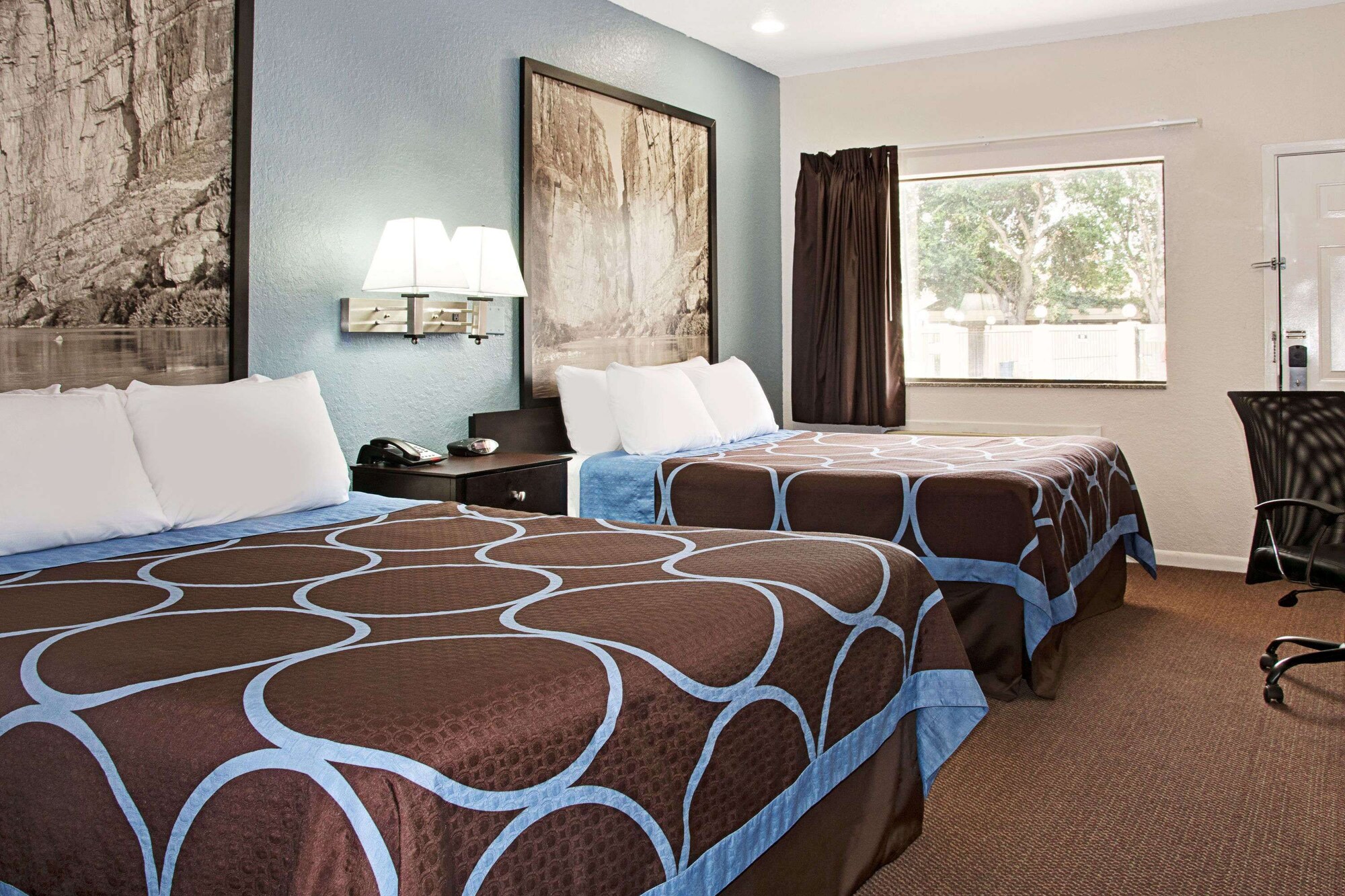 ROOM, 2 DOUBLE BEDS
