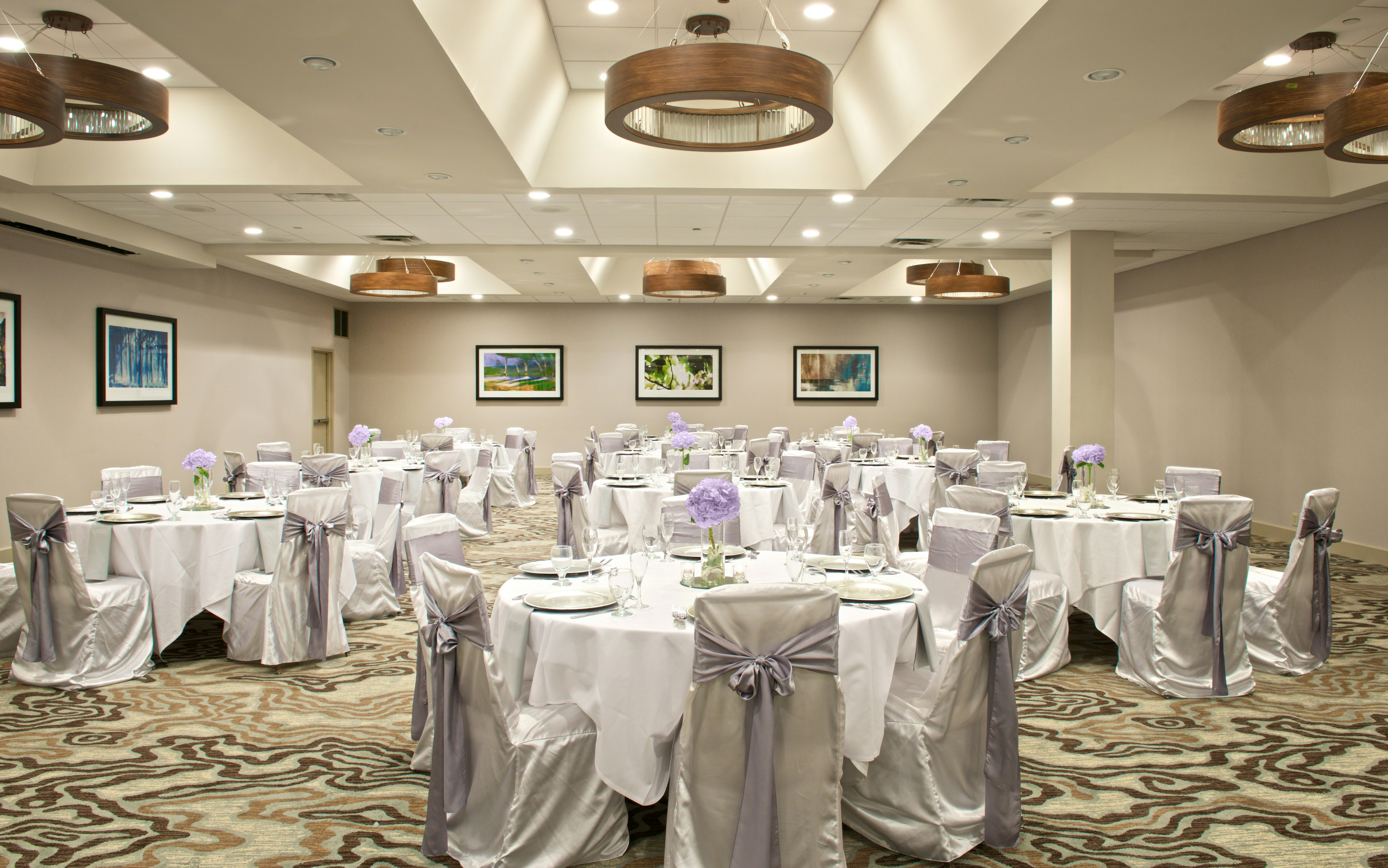Embassy Suites by Hilton Cincinnati Northeast Blue Ash 46/54