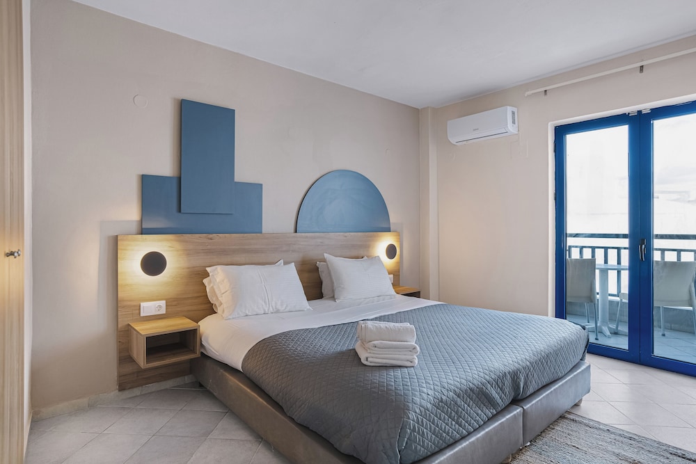 Semi Basement, Apartment, Queen Bed, 2 Sofa