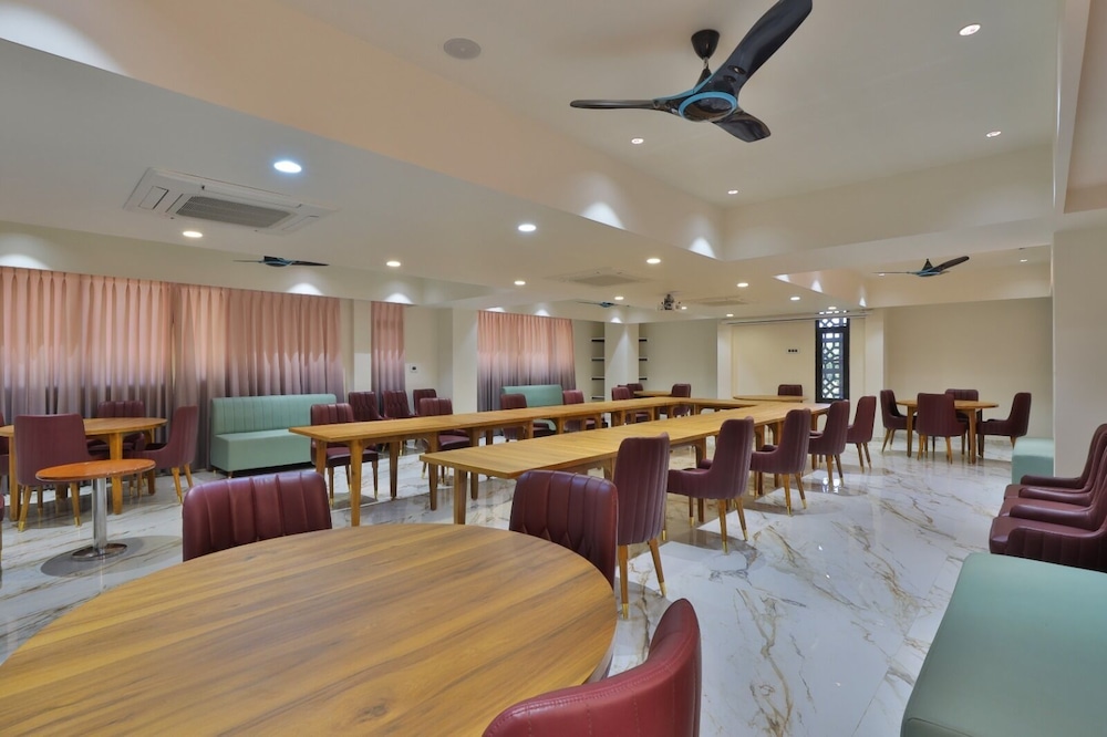 Hotel Empyrean 42/49