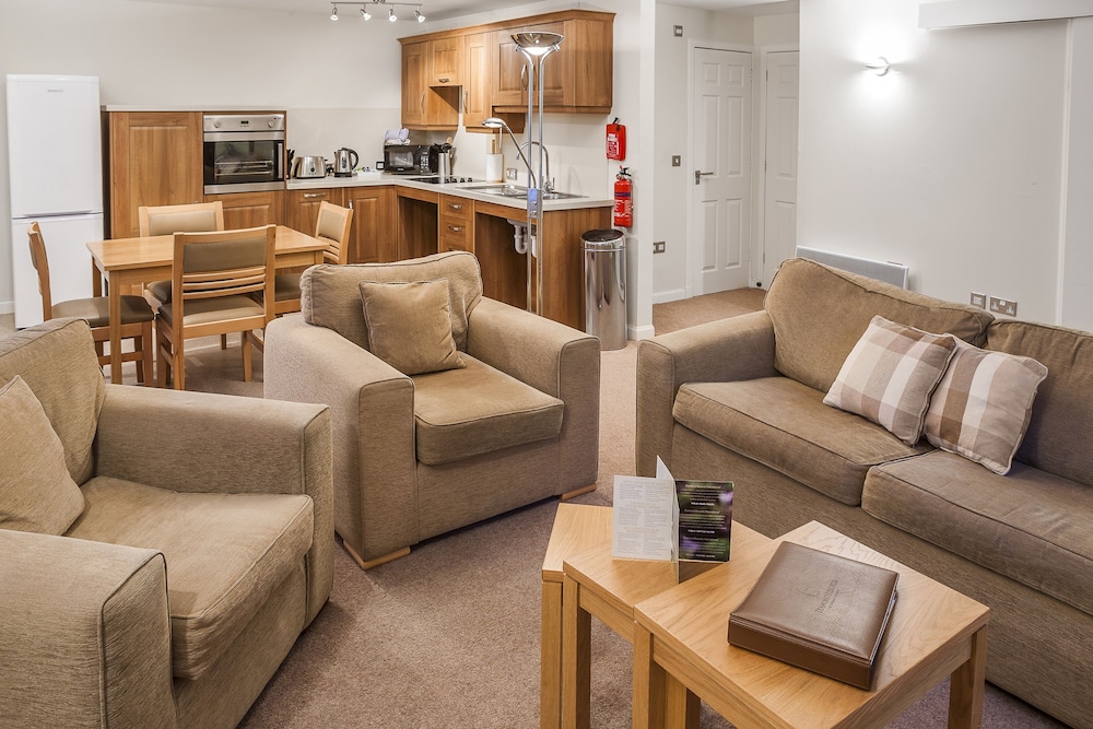 The Kenmore Club 18/50